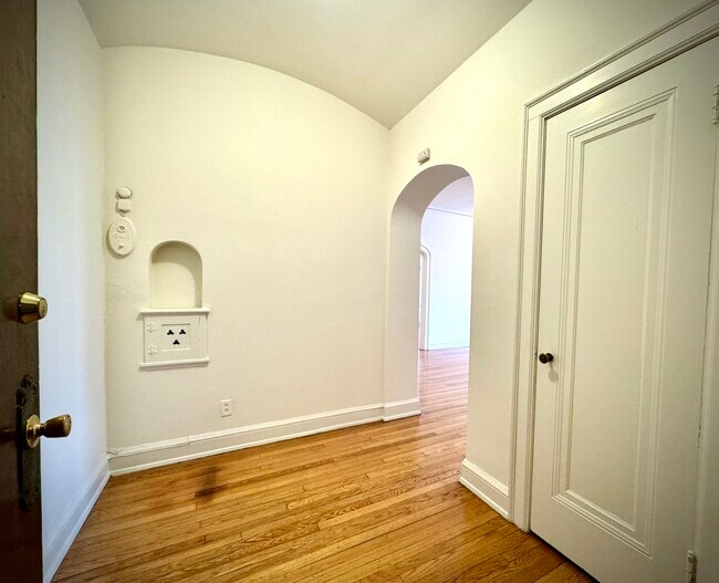 Foto del edificio - Embassy Apartments