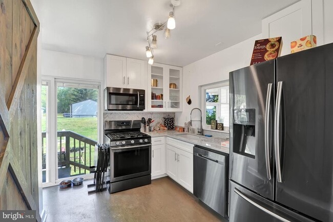 Building Photo - 3088 Forrest Ave