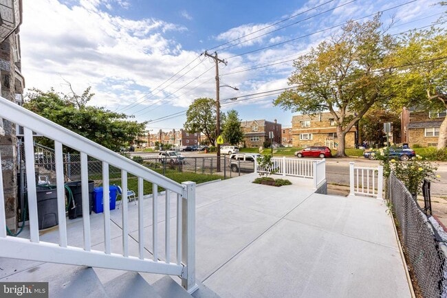 Building Photo - 1150 Devereaux Ave