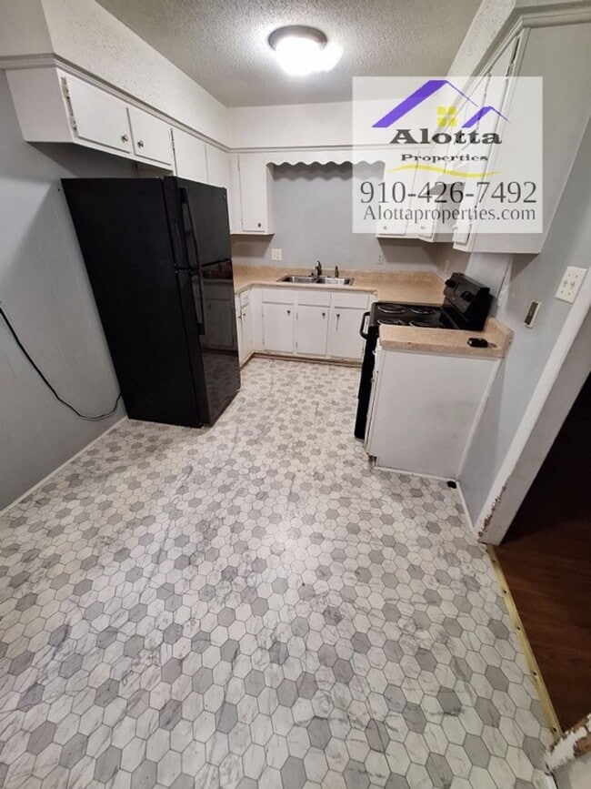 Foto del edificio - 819 Ridge Rd