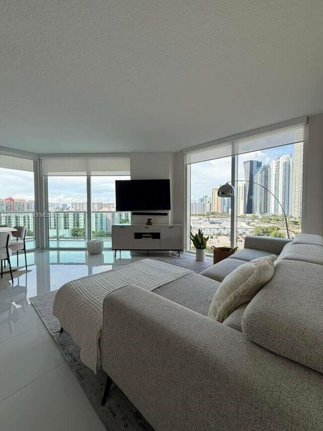 Foto del edificio - 200 Sunny Isles Blvd