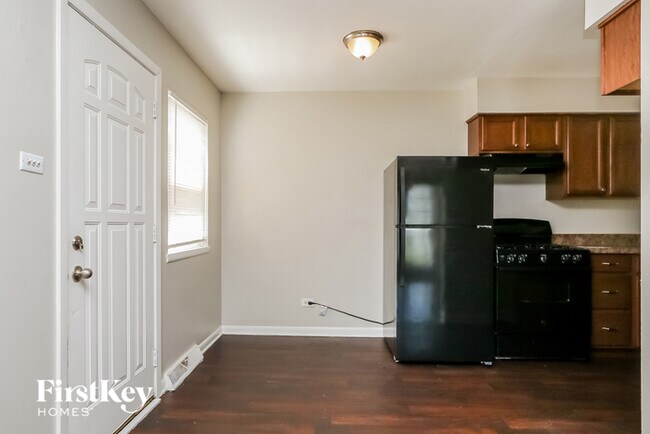 Building Photo - 335 E Vermont St