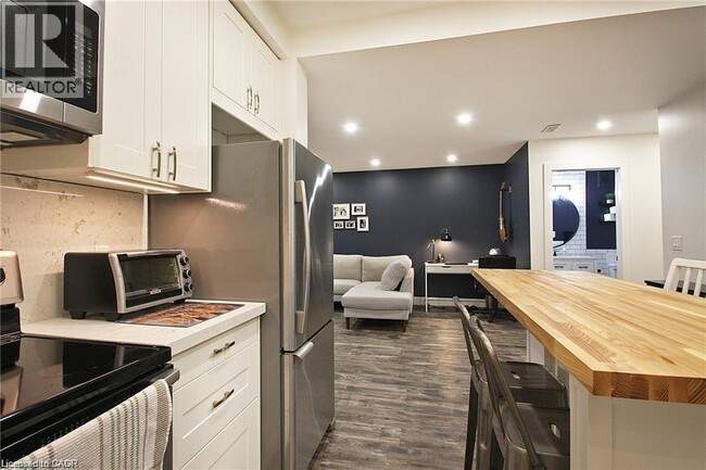 Building Photo - 23 Scarletwood St