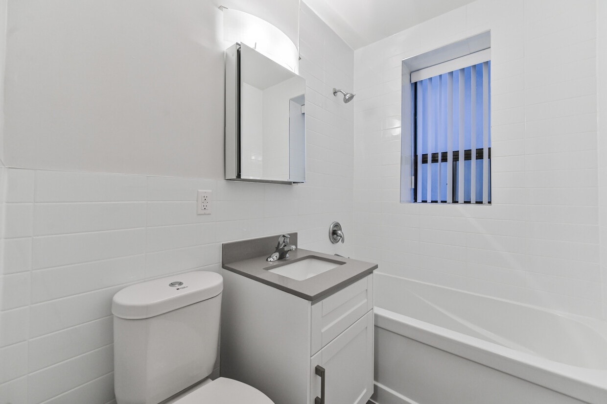 Building Photo - 151 St George St