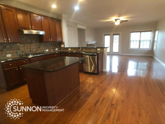 Building Photo - Gorgeous 4 BR 3 BA + Bonus in Winding Walk