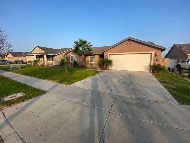 Building Photo - 450 Topanga Ct