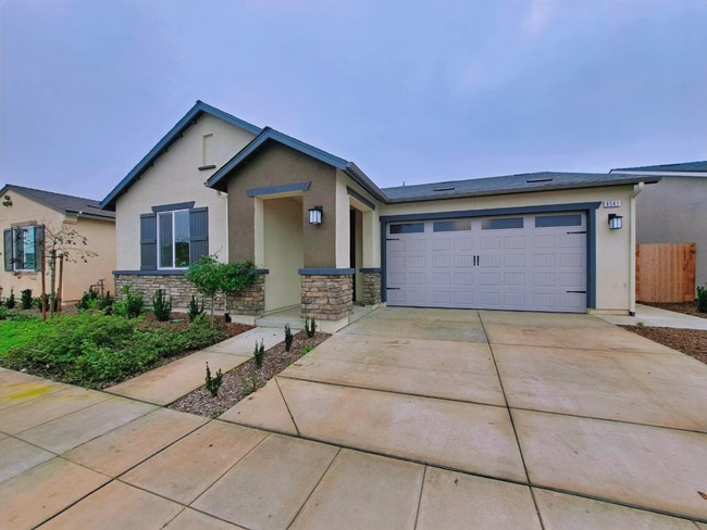 Foto del edificio - 3 Bedroom Home Near Armstrong & Olive!