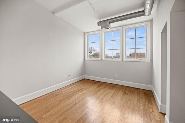 Building Photo - 2035 2nd St NW