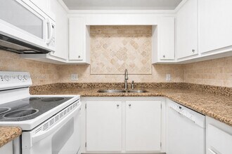 Building Photo - 5961 N Falls Cir Dr