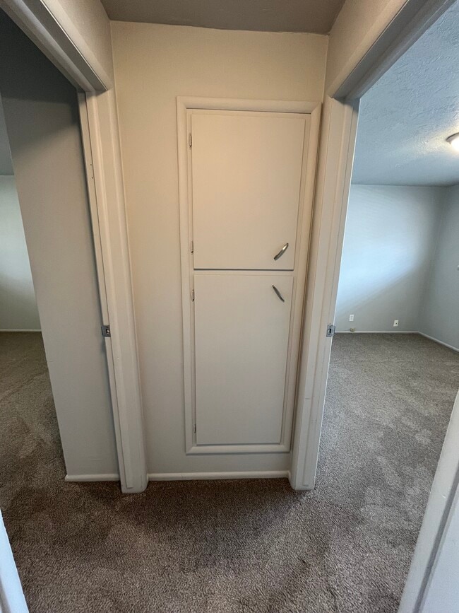 Building Photo - 160 N 400 E