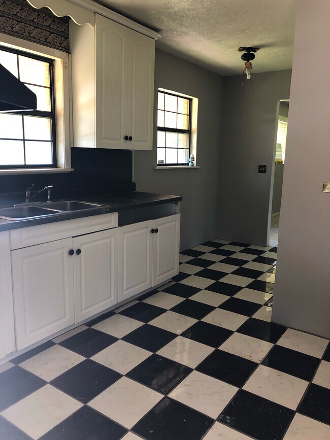 Foto del edificio - 4544 Westwood Park Dr