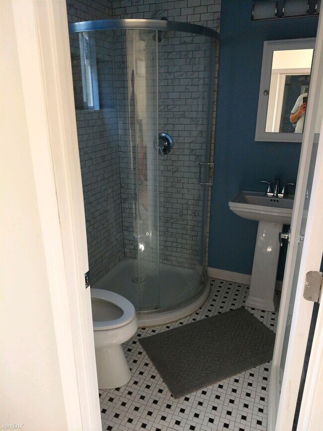 Building Photo - Studio, 1 bath House - 3667 Buckingham Rd ...