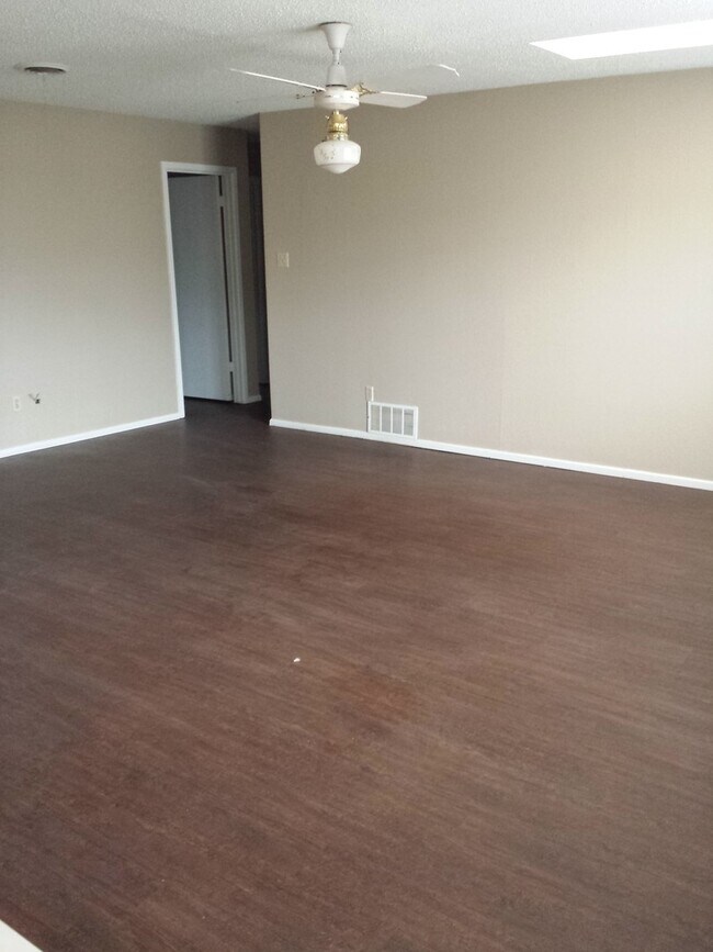 Foto del edificio - Great Centrally Located Property,Tech, Med...