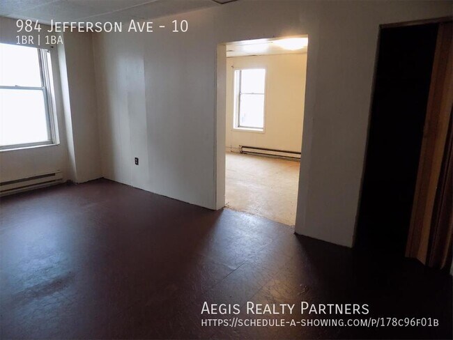 Building Photo - 984 Jefferson Ave