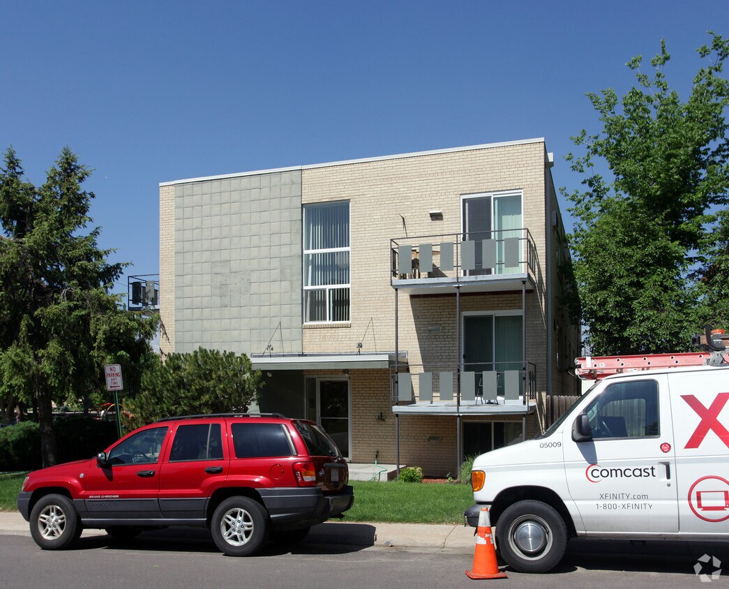 Building Photo - 2495 S York St