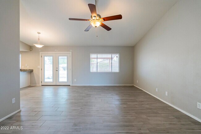 Foto del edificio - 2210 W Colt Rd