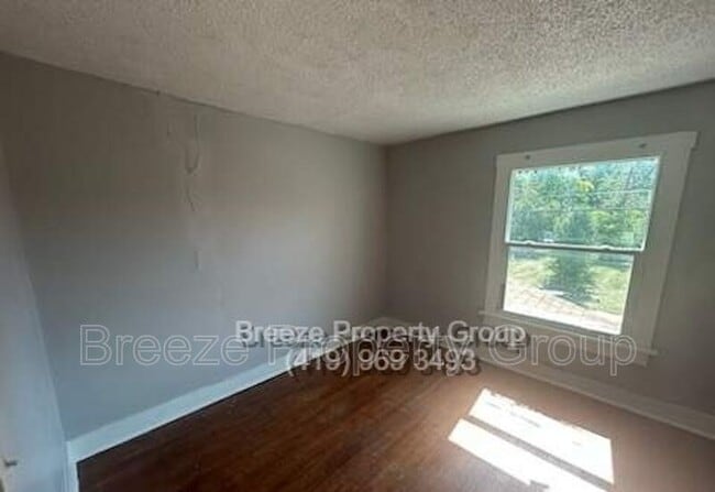 Building Photo - 517 E Vine St