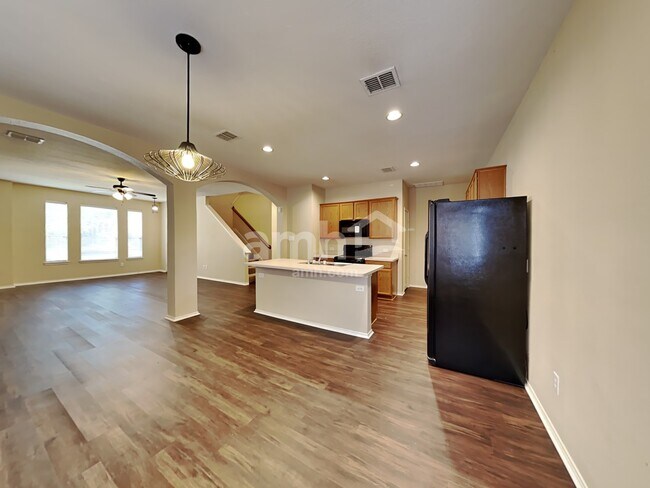 Building Photo - 912 Jamie Dr
