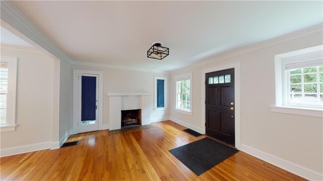 Building Photo - 972 Cumberland Rd NE