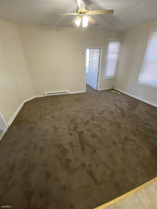 Building Photo - 1 br, 1 bath Duplex - 6 Dundee Ave B