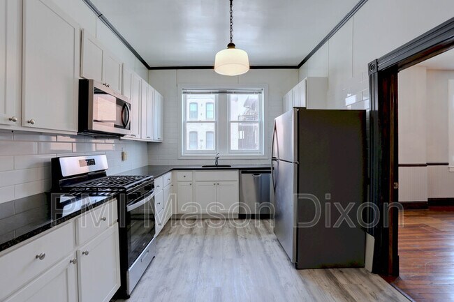 Foto del edificio - 700 S Broadway