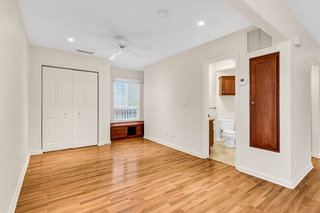 Foto del edificio - 1 Bedroom Condo in Mission Hills