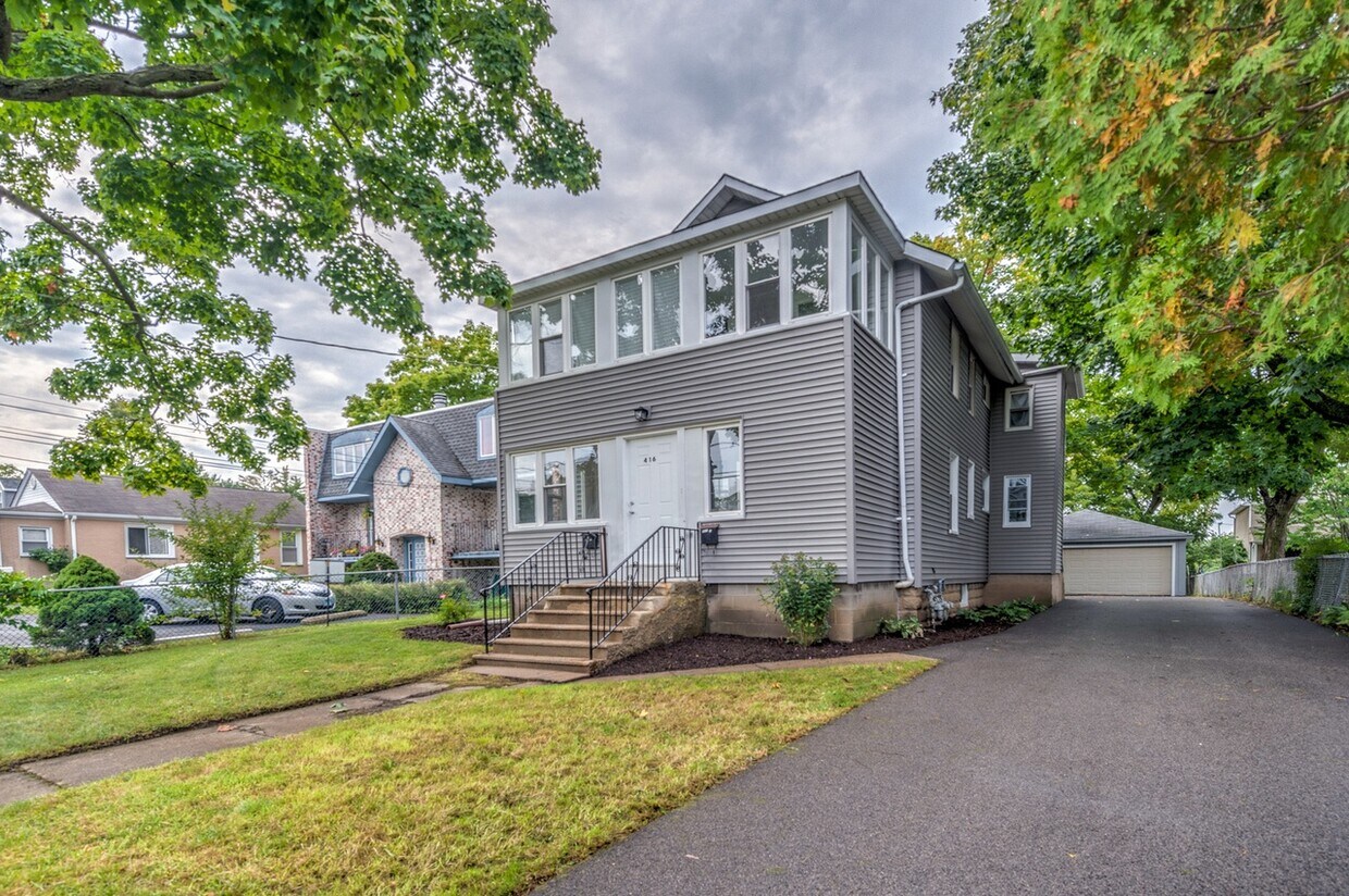 416 N Central Ave Unit Second Floor, Highwood, IL 60040 Apartments in