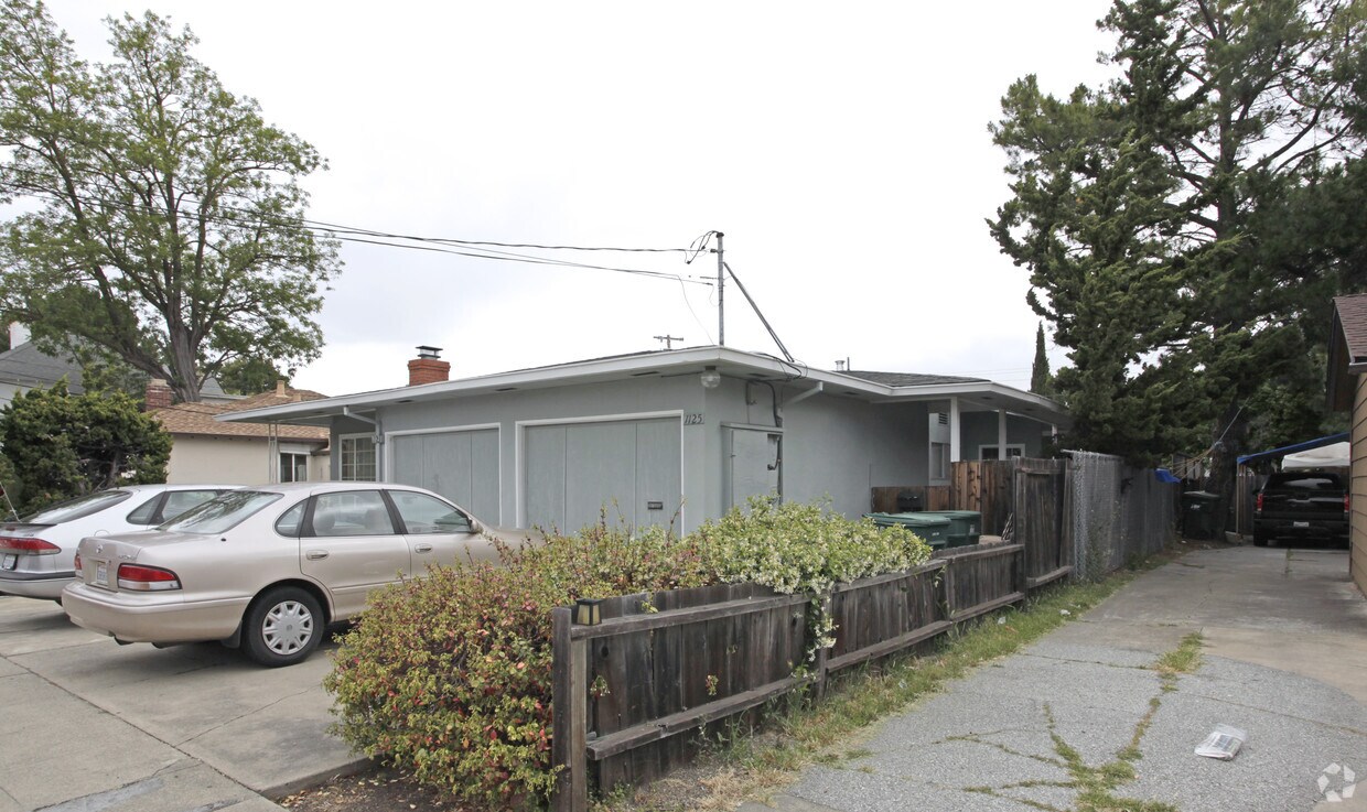 Primary Photo - 1123-1125 Hudson St