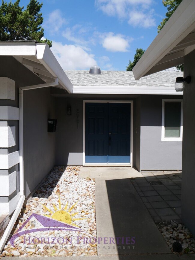 Building Photo - Open 3 Bed 2 Bath 1,256sqft home in Sacram...