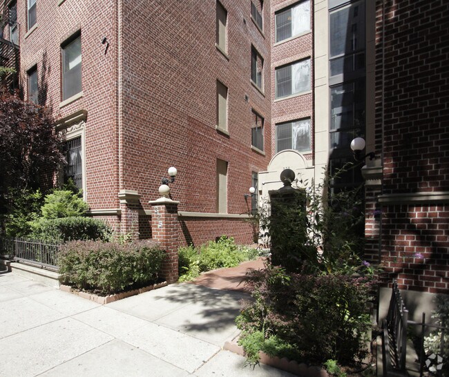 Building Photo - 375 Lincoln Pl