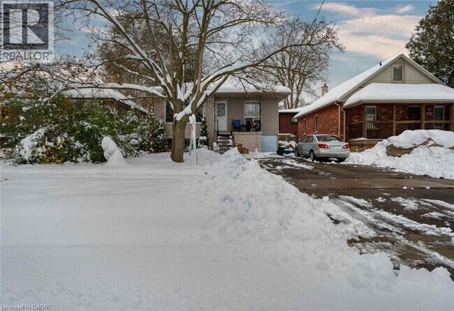 Building Photo - 165 Helena Ave