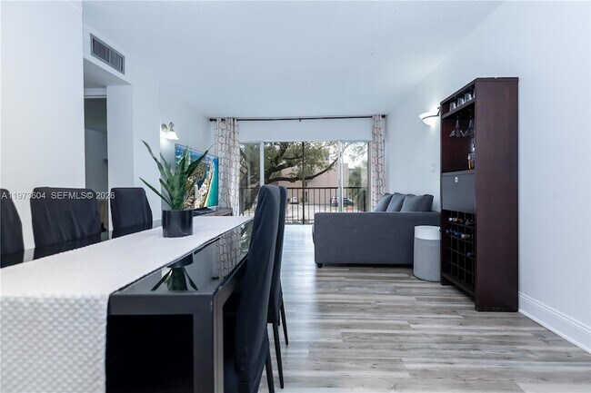 Foto del edificio - 8889 Fontainebleau Blvd