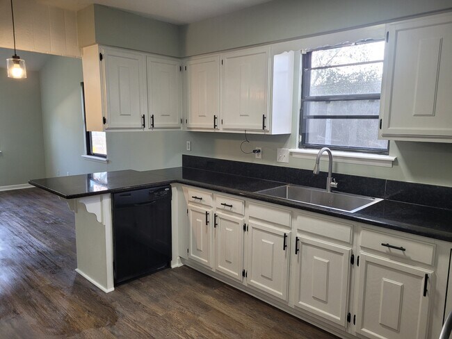 Foto del edificio - 8511 England St