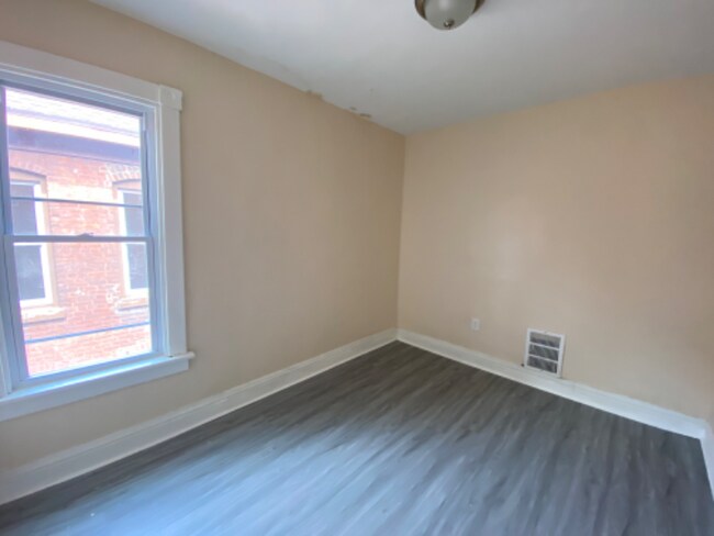 Building Photo - 903 Nichols St