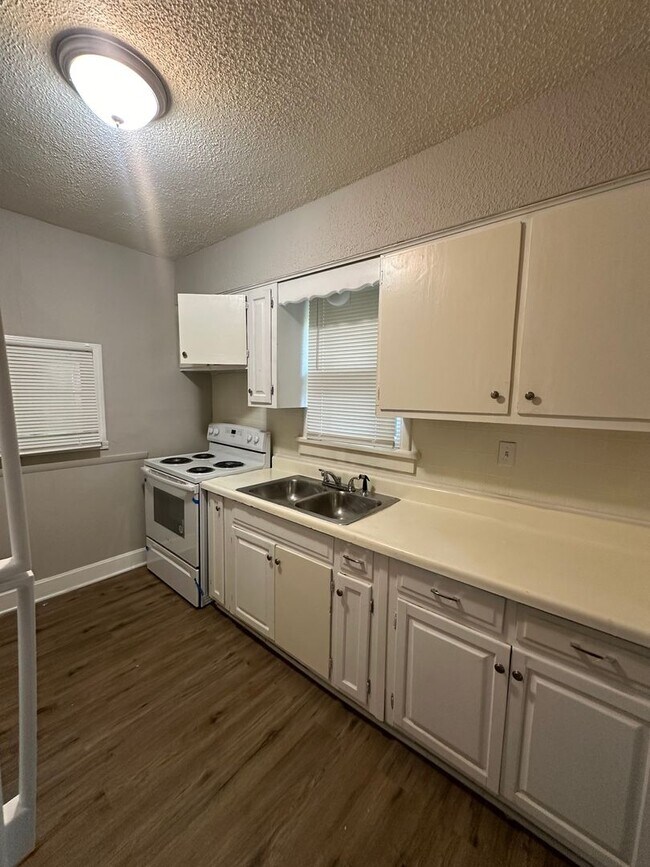 Foto del edificio - 2 Bedroom South KC Home For Rent