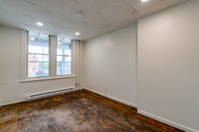Building Photo - 613 W Orange St