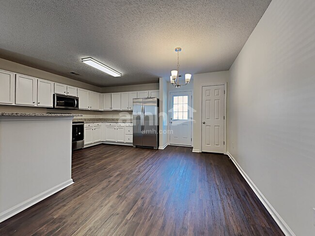 Building Photo - 3028 Crusades St