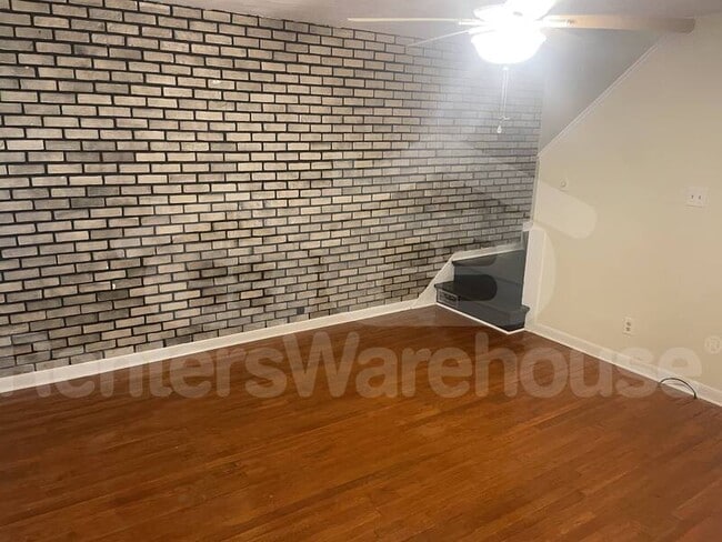 Building Photo - 1614 S Ellamont St