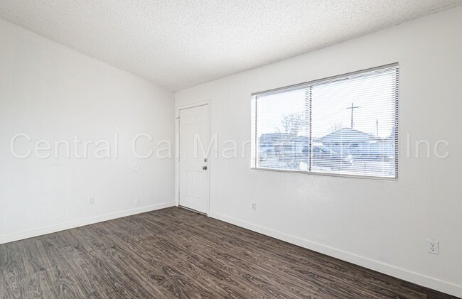 Building Photo - 2 Bedroom/1 Bath Home - $1450 Per Month