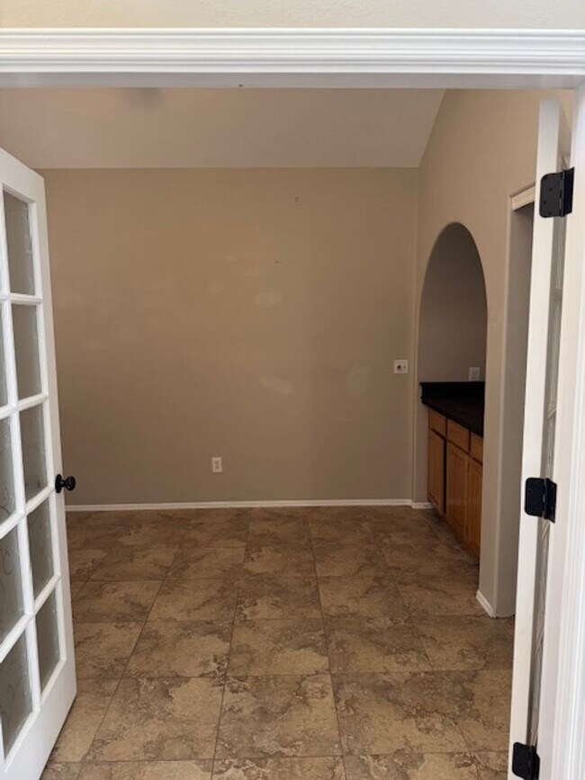 Building Photo - Oro Valley- 3 bedroom/ 3 bathroom single f...