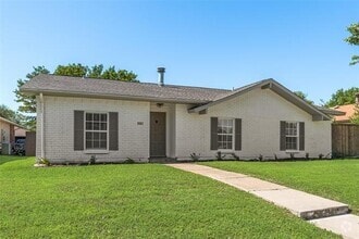 Building Photo - 8818 Miami Dr