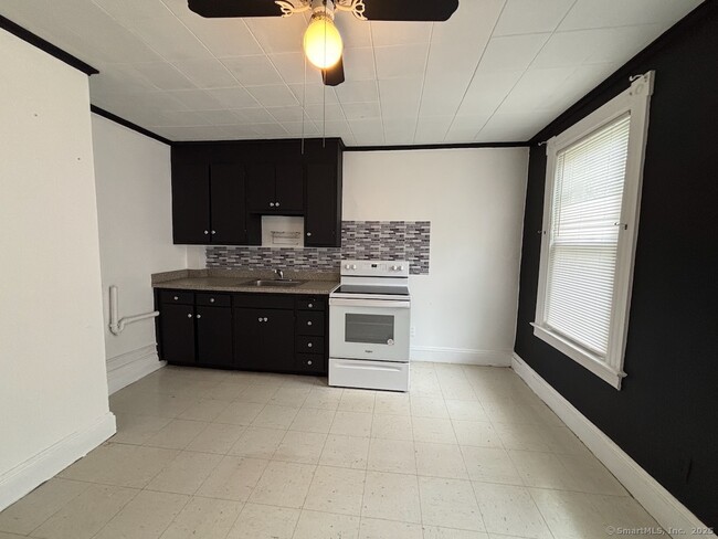 Building Photo - 63 Oakwood Ave