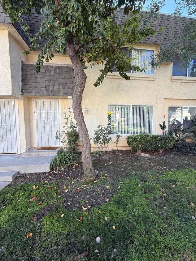 Primary Photo - Charming 4Bdr Townhome in Reseda