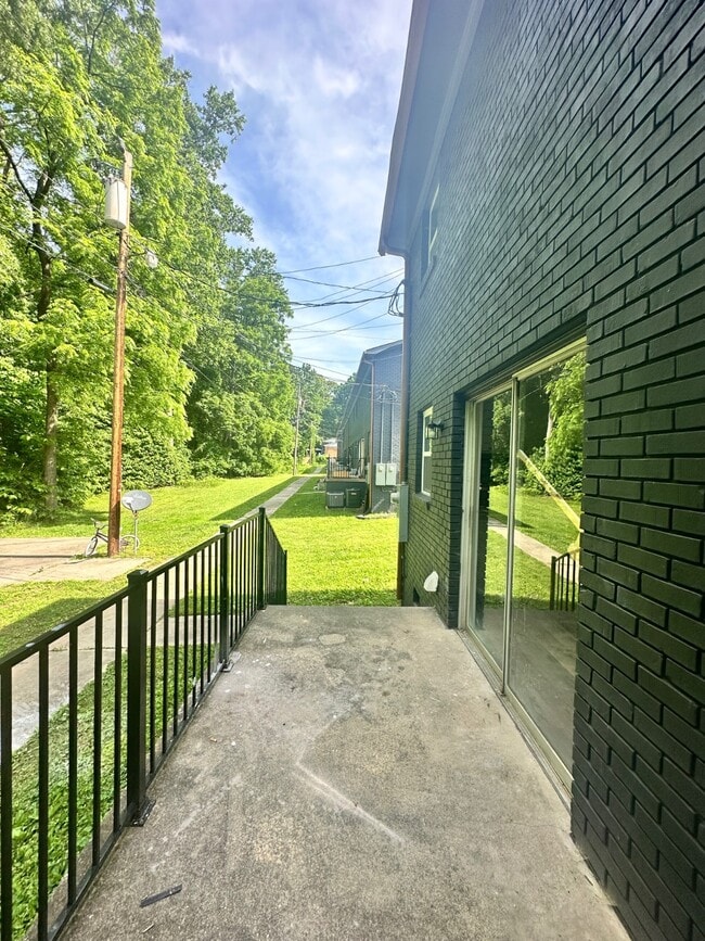 Building Photo - 1472 Sherwood Dr