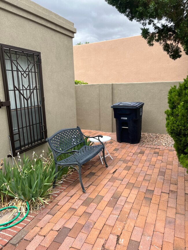 Building Photo - 6309 Quemado Dr NE