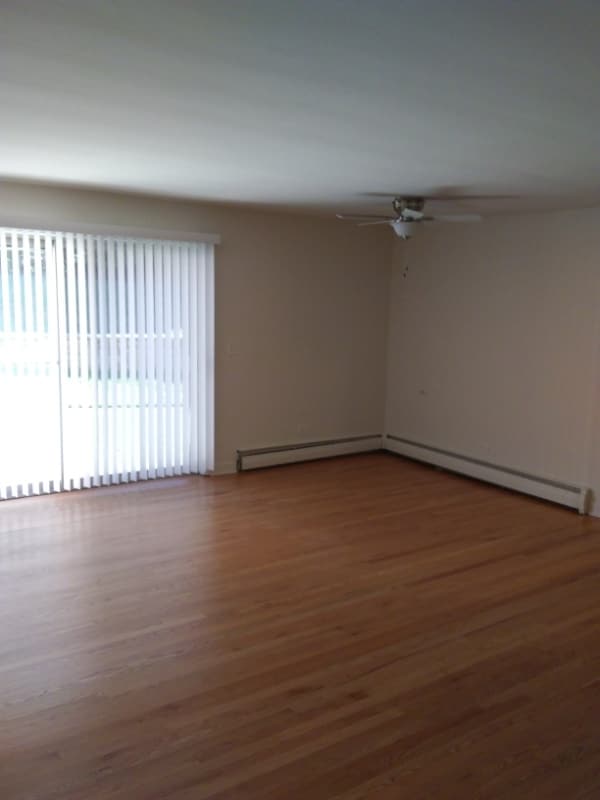 495 St Moritz Dr Unit 1B, Glen Ellyn, IL 60137 Room for Rent in Glen