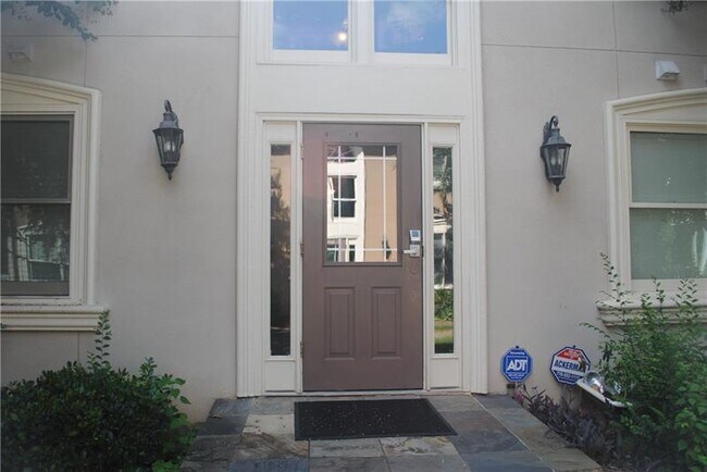 Building Photo - 1538 Chantilly Dr NE