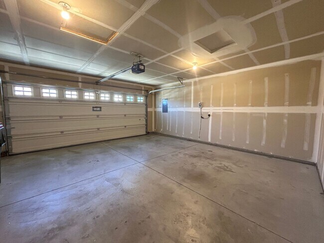 Foto del edificio - 115 Cassidy Dr E