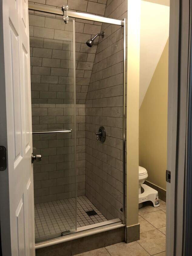 Primary Photo - 121 Holton St