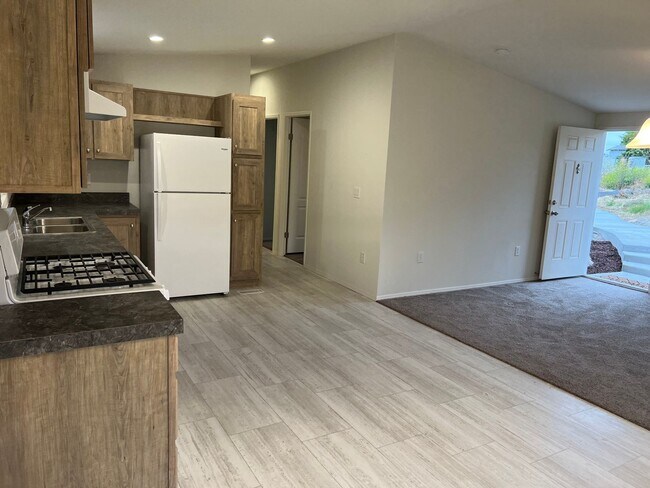 Building Photo - MONTEMAR DUPLEX